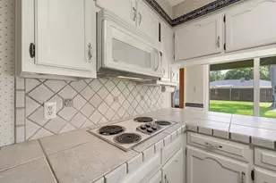 1100 Purdue Dr, Arlington, TX 76012 - Photo 8