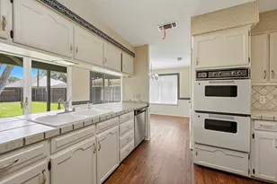1100 Purdue Dr, Arlington, TX 76012 - Photo 16