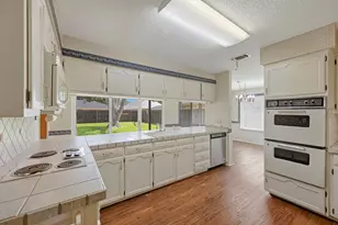 1100 Purdue Dr, Arlington, TX 76012 - Photo 12