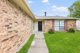 809 Levelland Dr, Arlington, TX 76017 - Photo 2