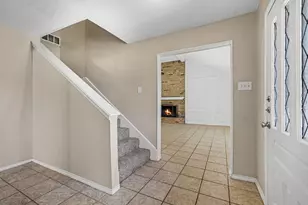 1020 Oxfordshire Dr, Carrollton, TX 75007 - Photo 2