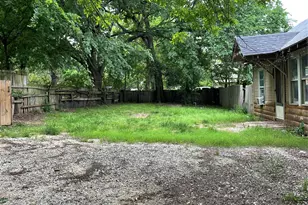 1025 Baker St, Denison, TX 75020 - Photo 2