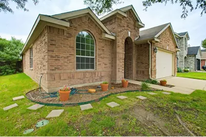 3247 Yeltes, Grand Prairie, TX 75054 - Photo 2
