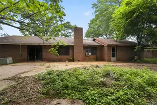 206 Clover Ln, Palestine, TX 75803 - Photo 6