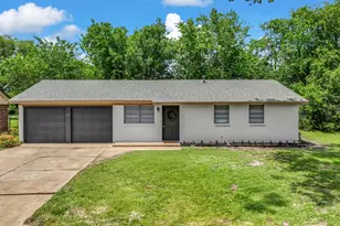 404 Nathan St, Burleson, TX 76028 - Photo 2
