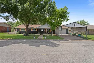 919 S Ave N, Clifton, TX 76634 - Photo 2