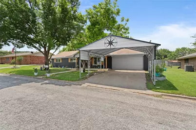 919 S Avenue N, Clifton, TX 76634 - Photo 4