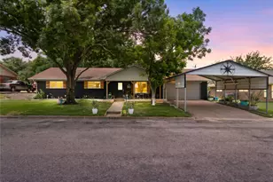 919 S Ave N, Clifton, TX 76634 - Photo 2