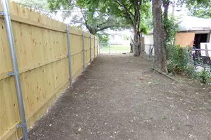 2915 Falls Dr, Dallas, TX 75211 - Photo 14