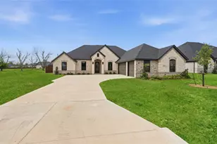 2172 Middlewood Cir, Granbury, TX 76049 - Photo 1