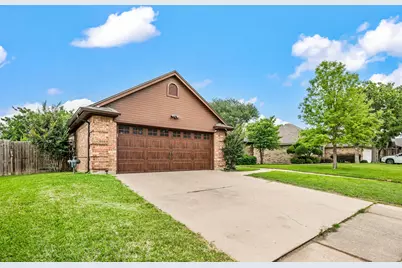 2605 Briargrove Drive, Hurst, TX 76054 - Photo 2