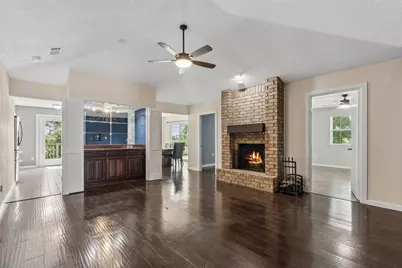 801 Country Club Place, Grand Prairie, TX 75052 - Photo 4