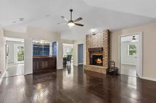 801 Country Club Pl, Grand Prairie, TX 75052 - Photo 4