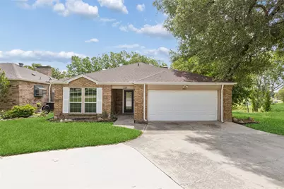 801 Country Club Place, Grand Prairie, TX 75052 - Photo 2