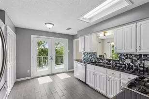 801 Country Club Pl, Grand Prairie, TX 75052 - Photo 10