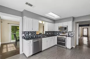 801 Country Club Pl, Grand Prairie, TX 75052 - Photo 12
