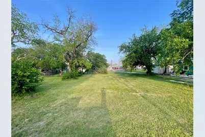 314 N Morris Street, Gainesville, TX 76240 - Photo 1