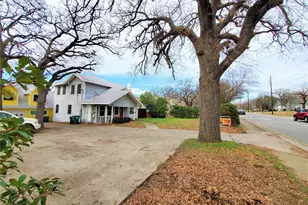 2223 N Locust St, Denton, TX 76209 - Photo 4
