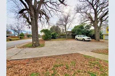 2223 N Locust Street, Denton, TX 76209 - Photo 6
