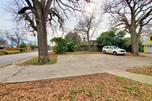 2223 N Locust St, Denton, TX 76209 - Photo 6