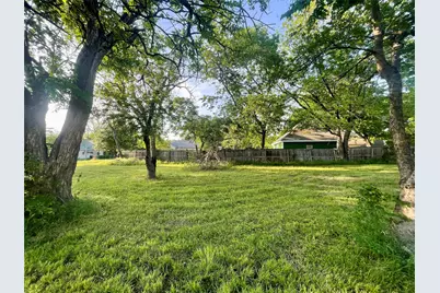 320 N Morris Street, Gainesville, TX 76240 - Photo 2