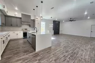 2121 S Edgewood Terrace, Fort Worth, TX 76105 - Photo 10