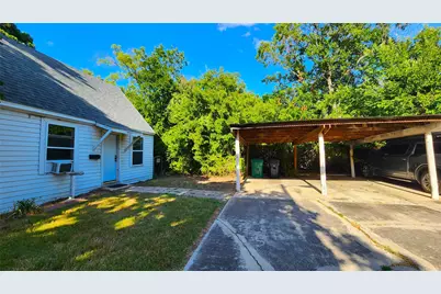 2604 N Locust Street #100, Denton, TX 76209 - Photo 2