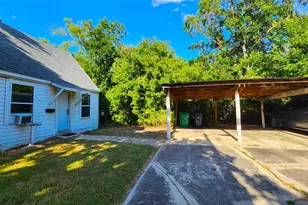 2604 N Locust St, Denton, TX 76209 - Photo 2