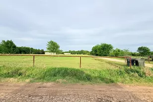 190 Railroad Dr, Mabank, TX 75156 - Photo 2