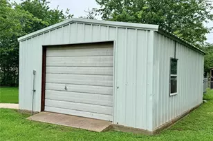 1346 Hillcrest Dr, Graham, TX 76450 - Photo 32