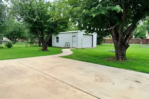 1346 Hillcrest Dr, Graham, TX 76450 - Photo 28