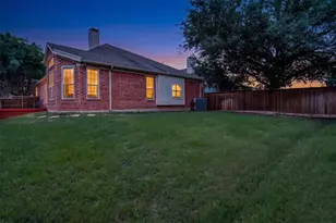 401 Manders Ct, Irving, TX 75063 - Photo 18