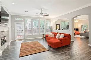 401 Manders Ct, Irving, TX 75063 - Photo 4