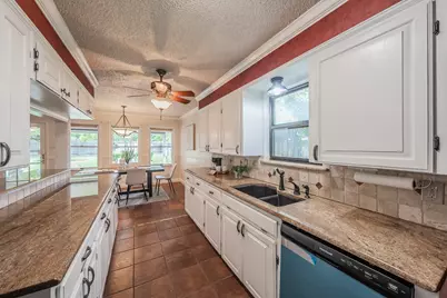 5828 Westcrest Drive W, Edgecliff Village, TX 76134 - Photo 14