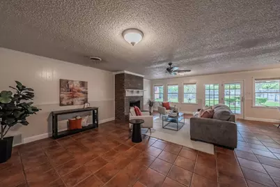 5828 Westcrest Drive W, Edgecliff Village, TX 76134 - Photo 4