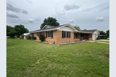 211 S Crockett, Henrietta, TX 76365 - Photo 2