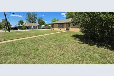 932 W Live Oak Street, Jacksboro, TX 76458 - Photo 2