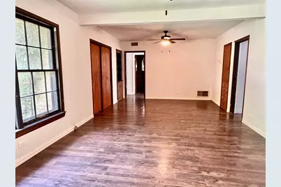 932 W Live Oak Street, Jacksboro, TX 76458 - Photo 16