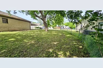 932 W Live Oak Street, Jacksboro, TX 76458 - Photo 24