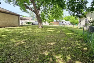 932 W Live Oak St, Jacksboro, TX 76458 - Photo 24