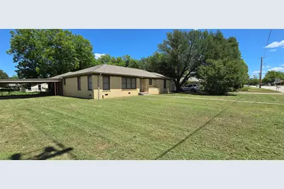 932 W Live Oak Street, Jacksboro, TX 76458 - Photo 4