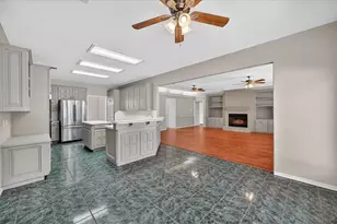 2212 Summit Dr, Burleson, TX 76028 - Photo 16