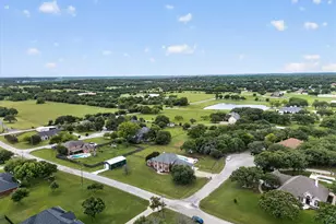 2212 Summit Dr, Burleson, TX 76028 - Photo 2
