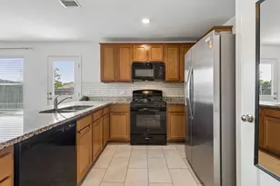 2932 Dora Dr, Fort Worth, TX 76119 - Photo 10