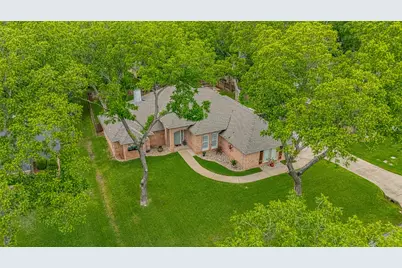 8928 Green Leaves Drive, Granbury, TX 76049 - Photo 2