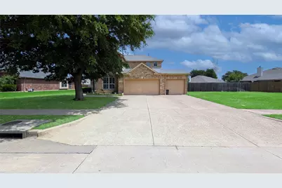 5848 Somerton Drive, Grand Prairie, TX 75052 - Photo 2