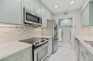16301 Ledgemont Ln, Addison, TX 75001 - Photo 2