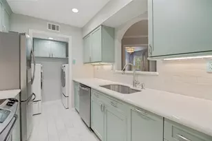 16301 Ledgemont Ln, Addison, TX 75001 - Photo 12