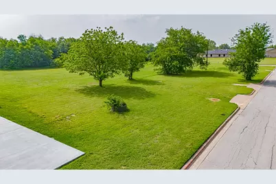 105 S Hawthorne Street, Granbury, TX 76048 - Photo 6