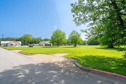 105 S Hawthorne Street, Granbury, TX 76048 - Photo 1